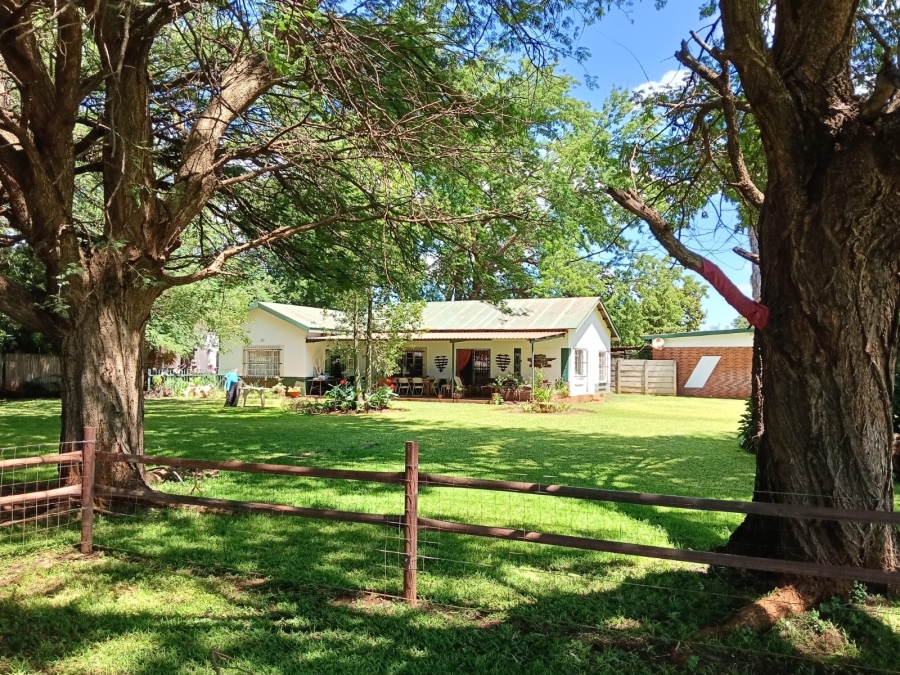 8 Bedroom Property for Sale in Brits Rural North West